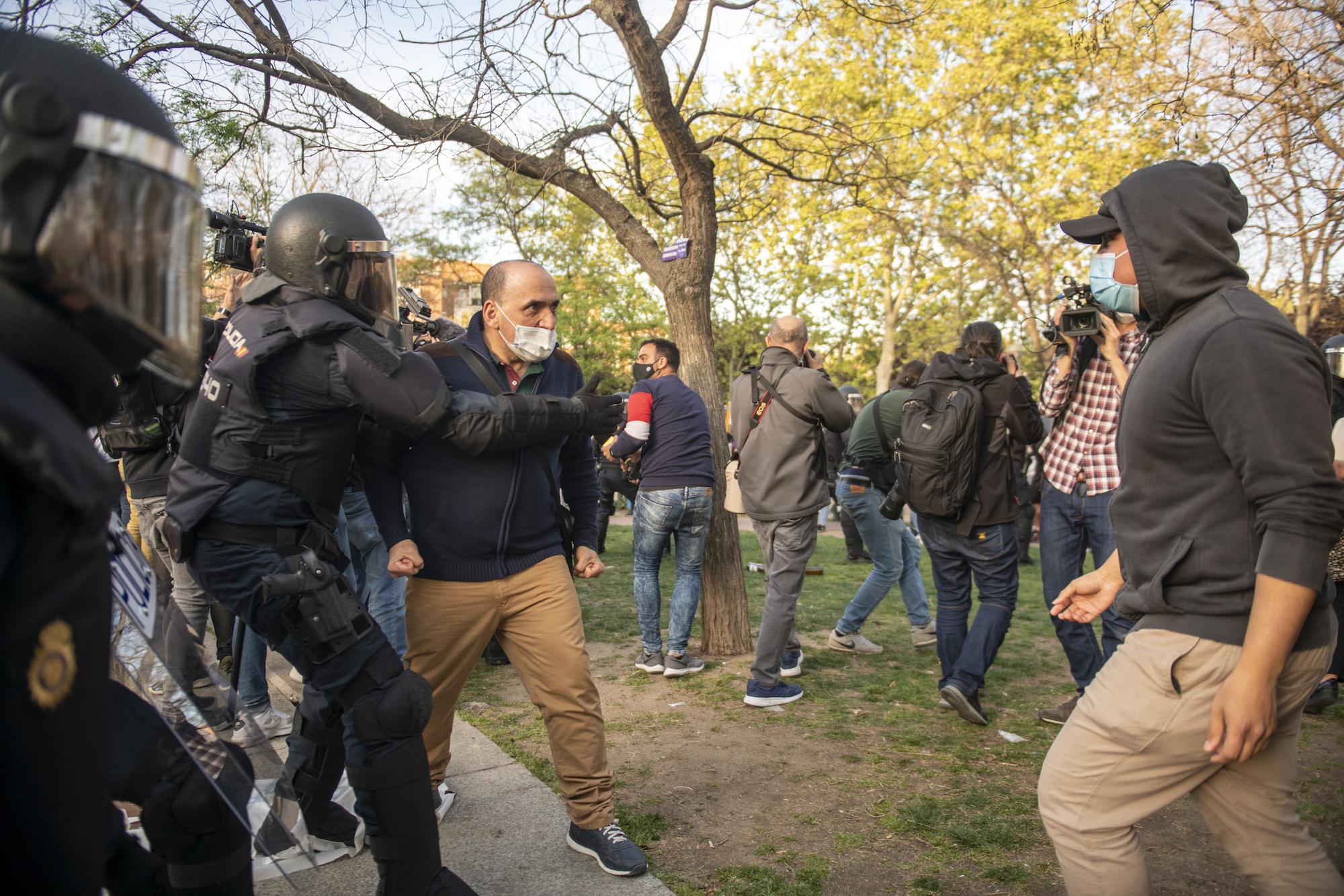 Mitín de Vox en Vallecas y carga policial - 18